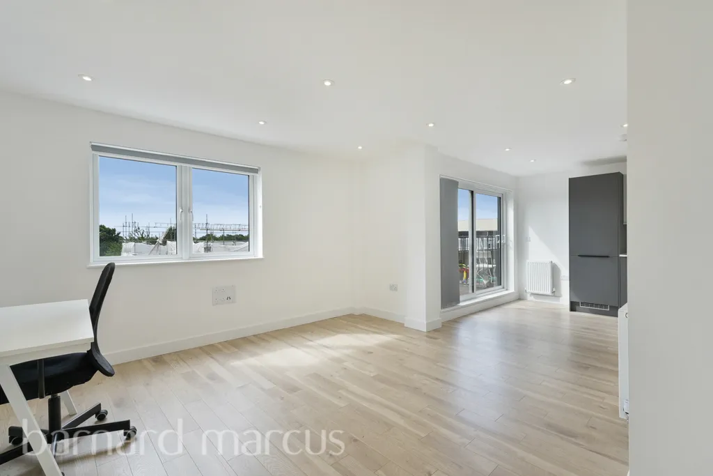 2 bed flat to rent — Windmill Lane, Hanwell