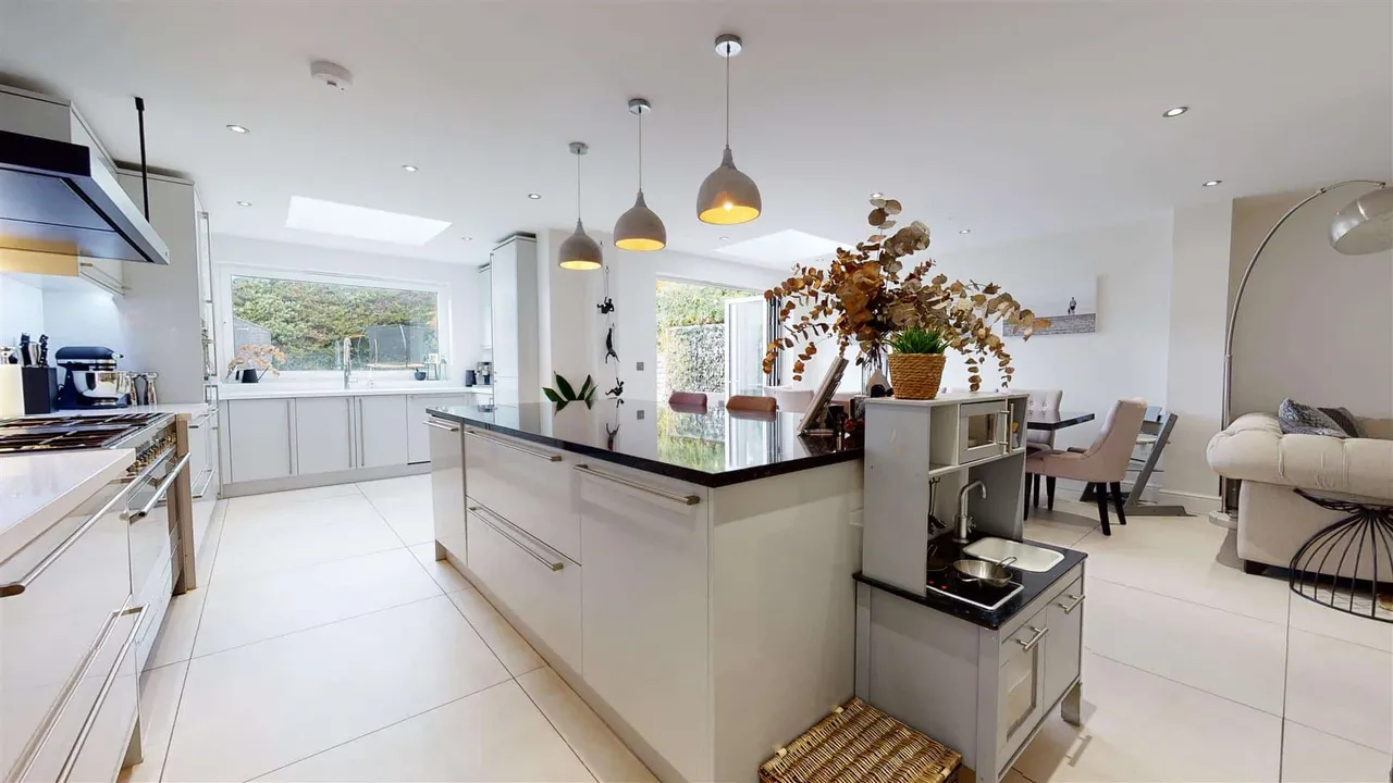 Heath Drive, Theydon Bois, photo 6