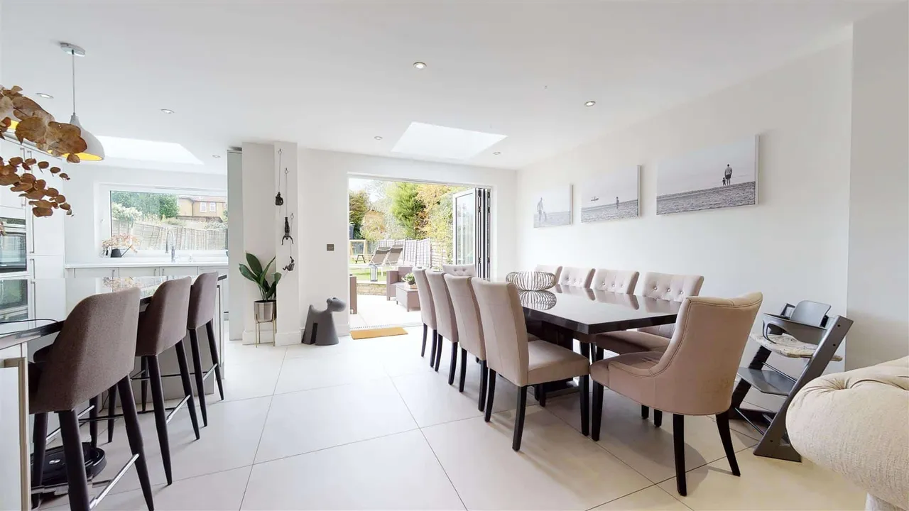 Heath Drive, Theydon Bois, photo 5