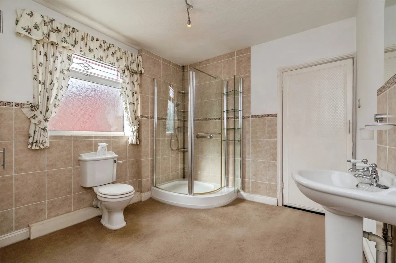 Avenue Road, Wednesbury, WS10, photo 21