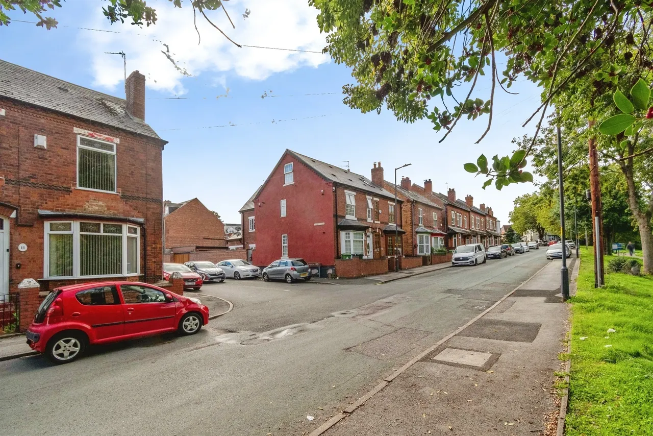 Avenue Road, Wednesbury, WS10, photo 6