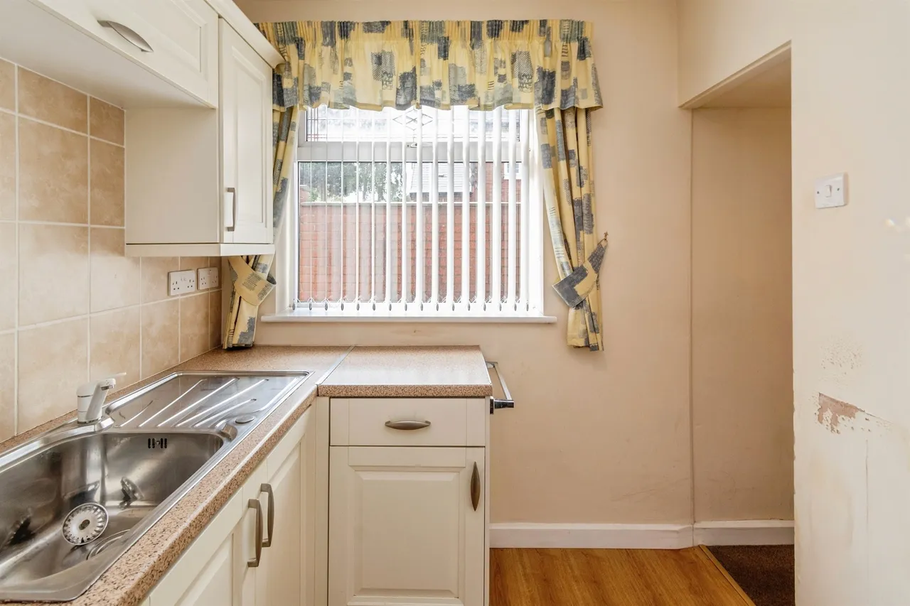 Avenue Road, Wednesbury, WS10, photo 10