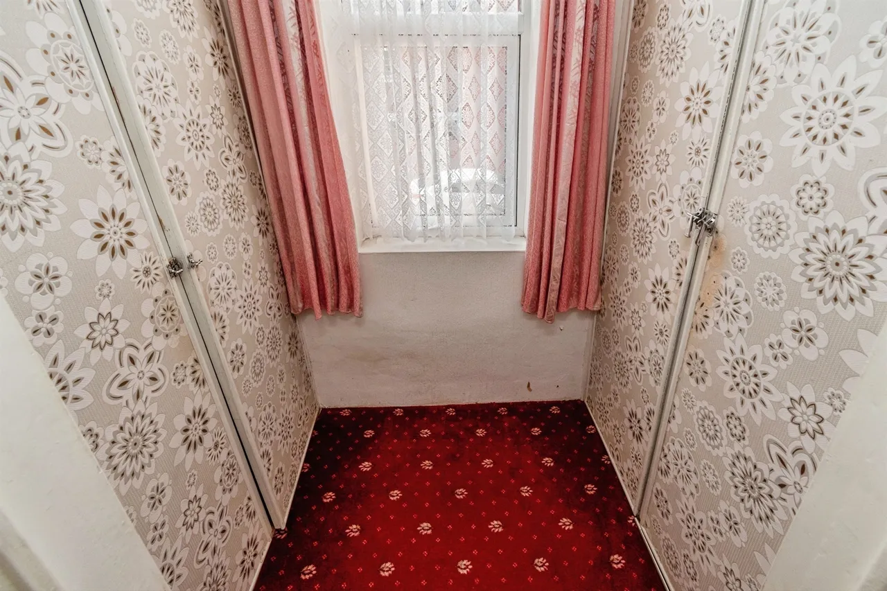 Avenue Road, Wednesbury, WS10, photo 23