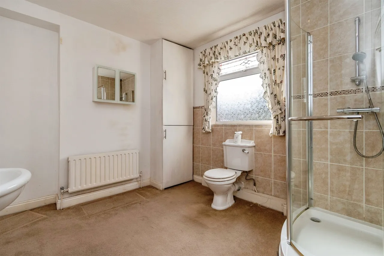 Avenue Road, Wednesbury, WS10, photo 20