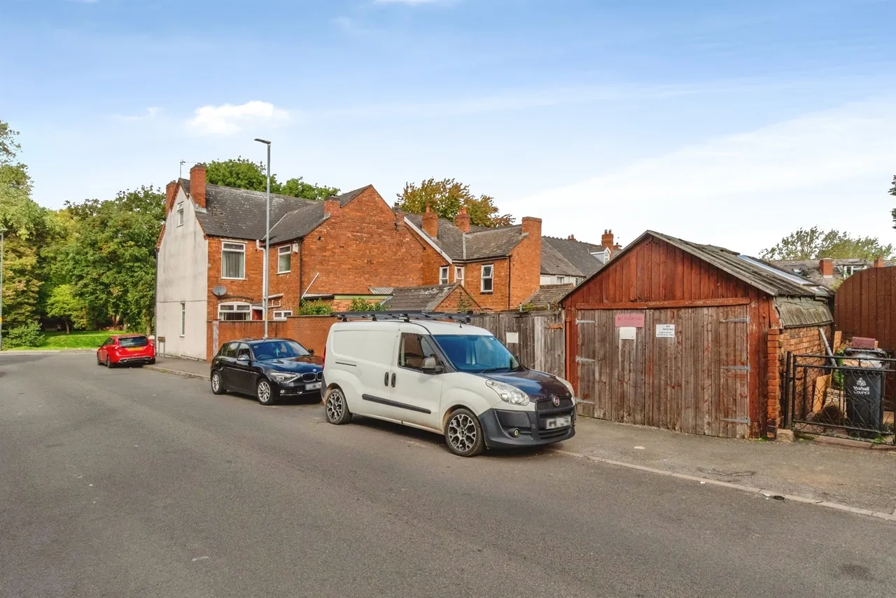 Avenue Road, Wednesbury, WS10, photo 5