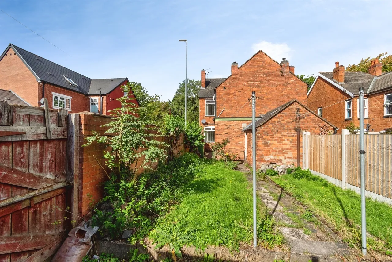 Avenue Road, Wednesbury, WS10, photo 8