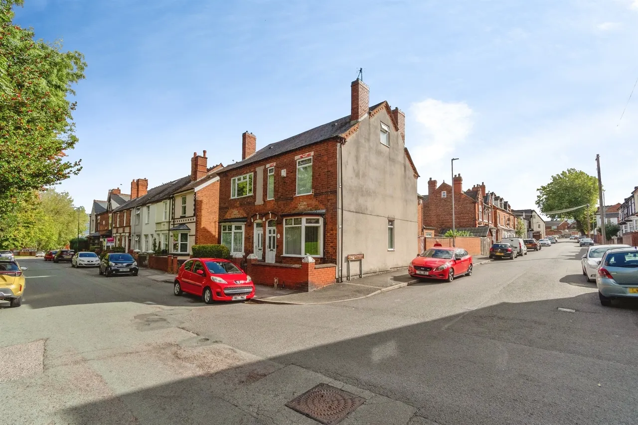 3 bed house for sale, Avenue Road, Wednesbury, WS10