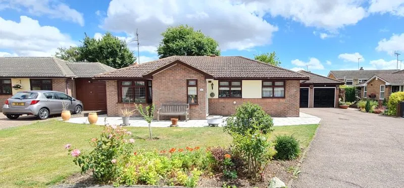3 bed house for sale — Alexandra Road, Rayleigh, Essex, SS6 8HT