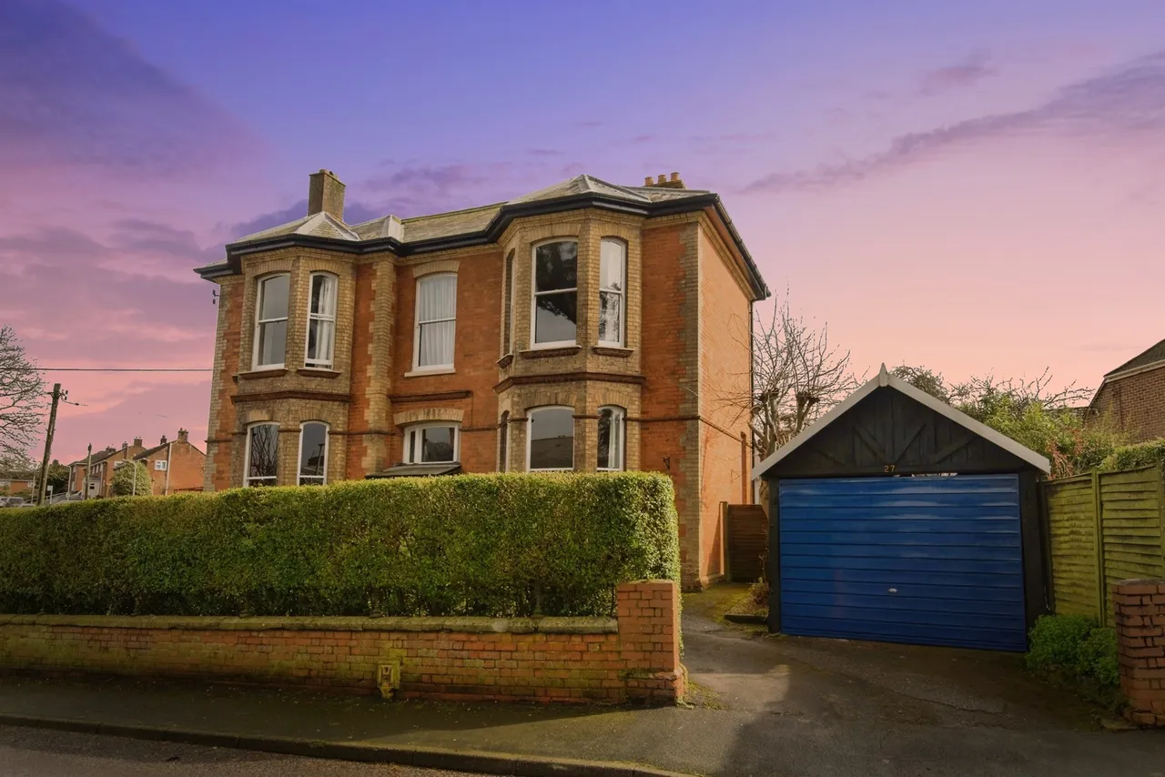 5 bed house for sale — The Avenue, Tiverton