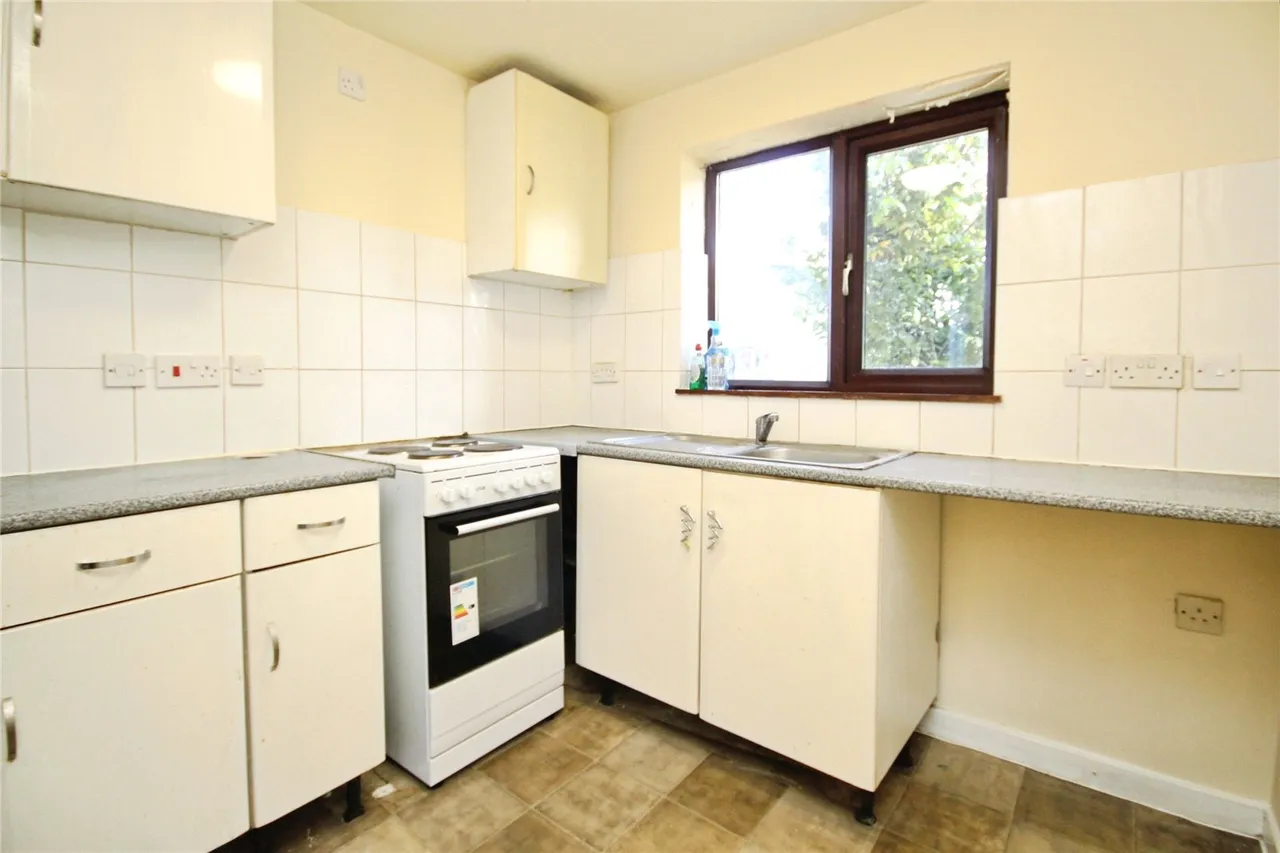 Rainham Road South, Dagenham, RM10, photo 3