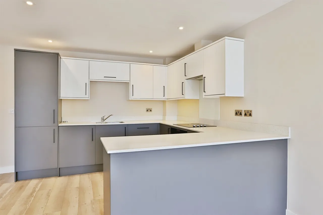 Commercial Road, Poole, photo 11