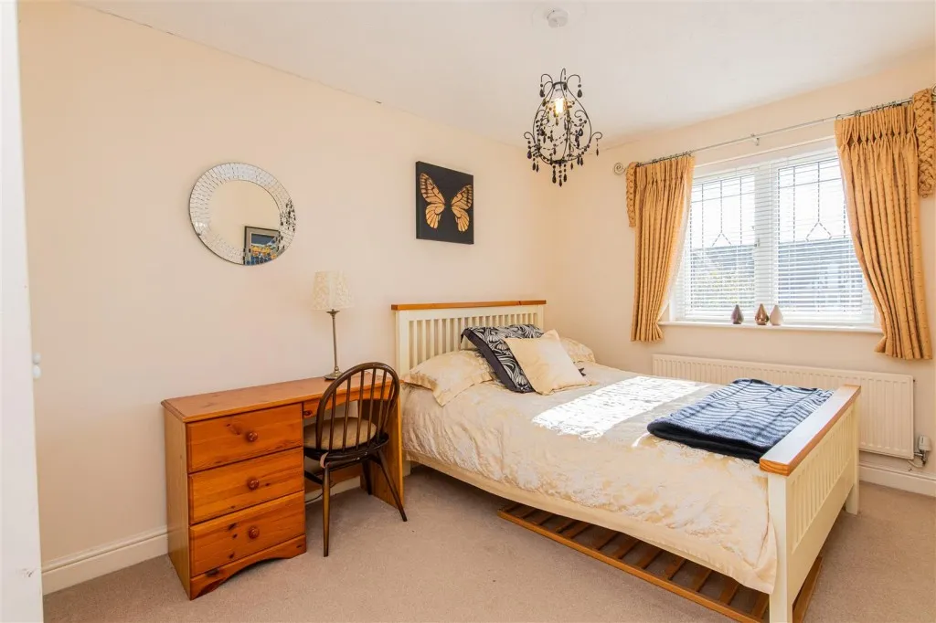 Lexden Close, Wootton, photo 20
