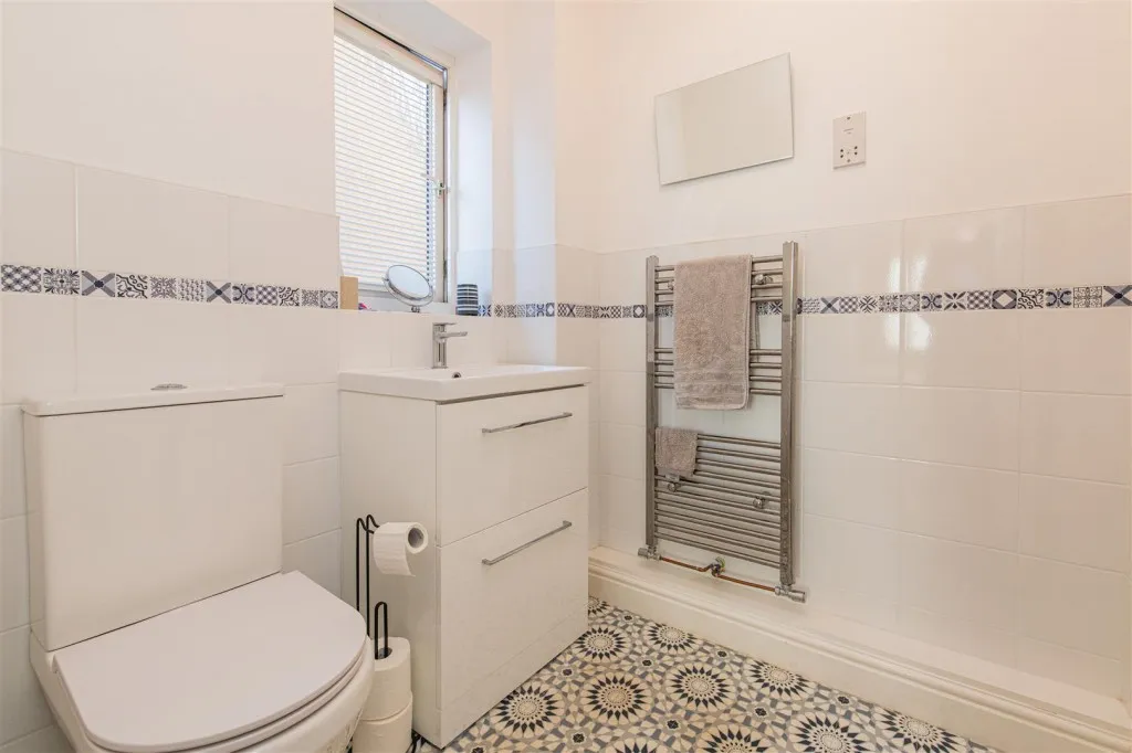 Lexden Close, Wootton, photo 15