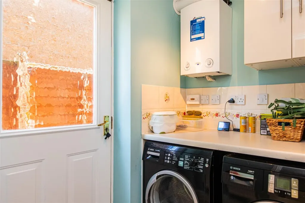 Lexden Close, Wootton, photo 6