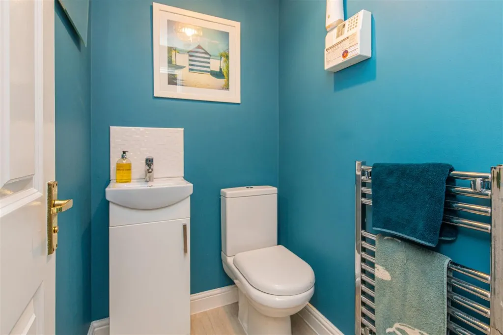 Lexden Close, Wootton, photo 11