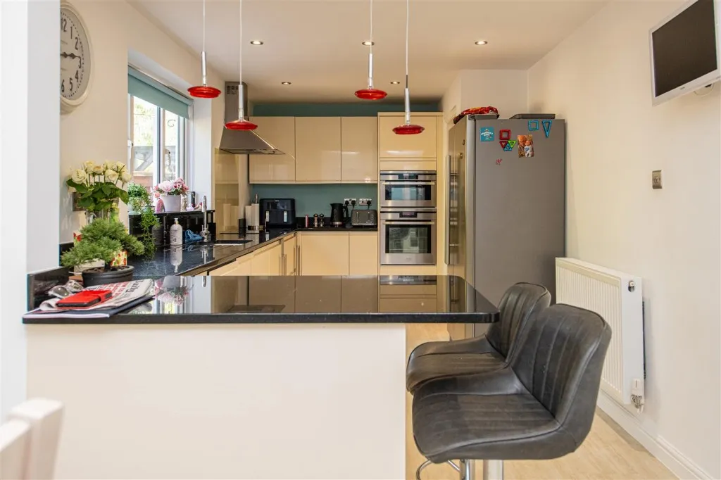 Lexden Close, Wootton, photo 5
