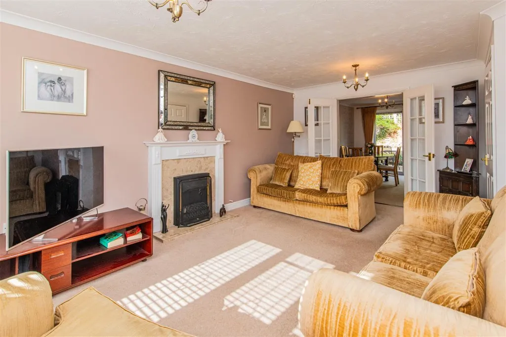 Lexden Close, Wootton, photo 8