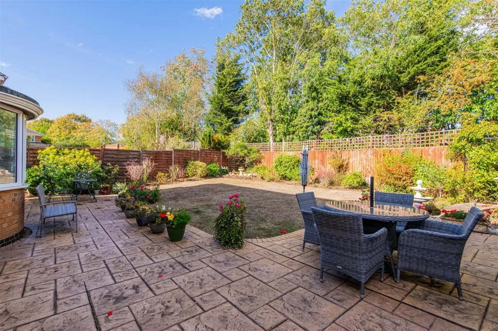 Lexden Close, Wootton, photo 22