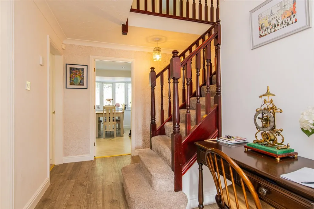 Lexden Close, Wootton, photo 12