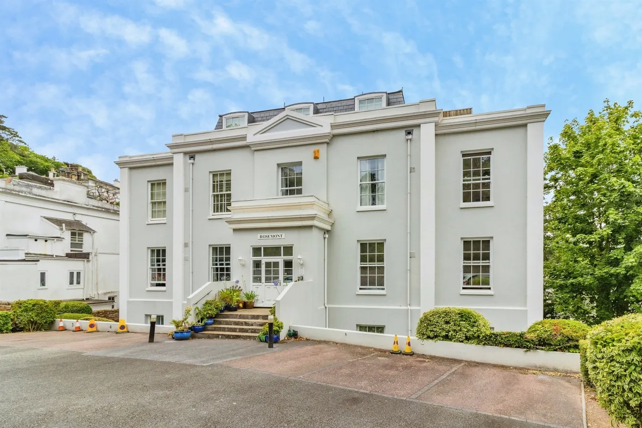 2 bed flat for sale, Lower Woodfield Road, Torquay, TQ1