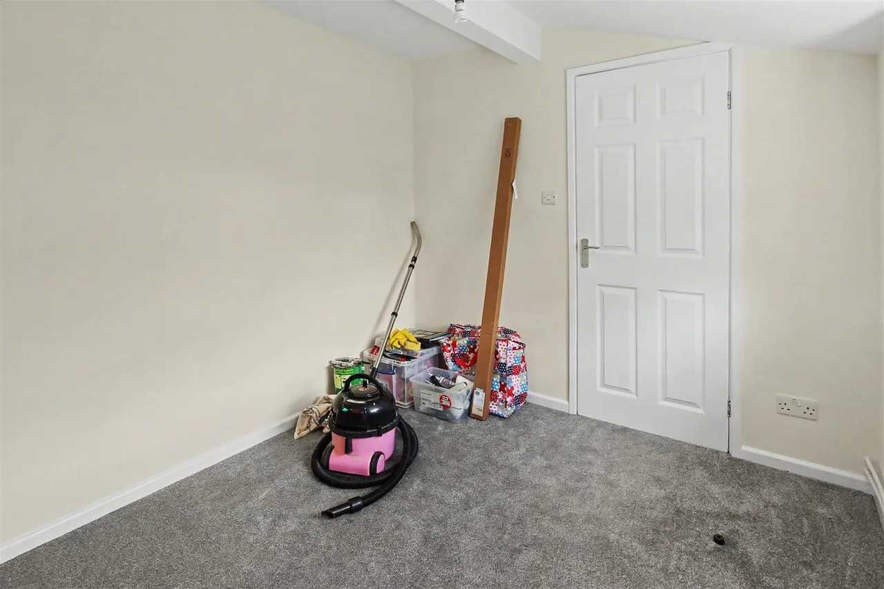 Ulldale Court, Beeston, NG9, photo 10
