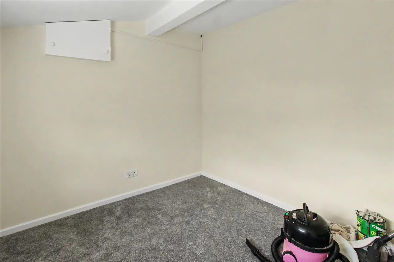 Ulldale Court, Beeston, NG9, photo 9