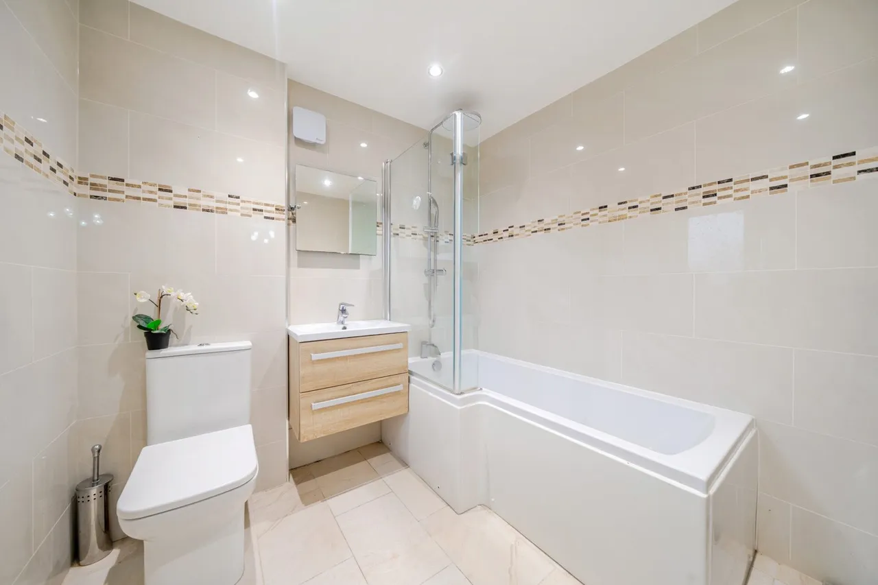 Hayesford Park Drive, Kent, BR2, photo 9