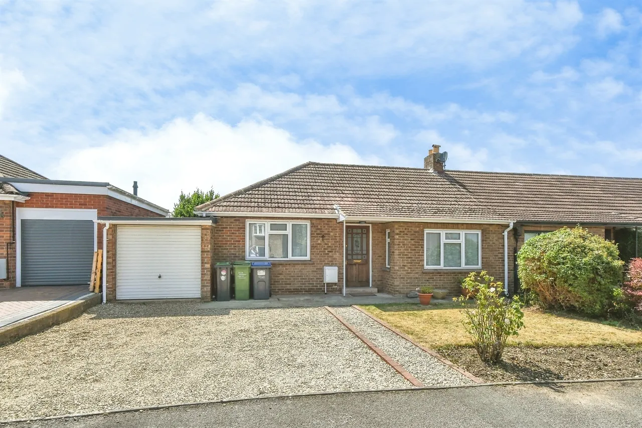 2 bed house for sale — Horsebrook Park, Calne