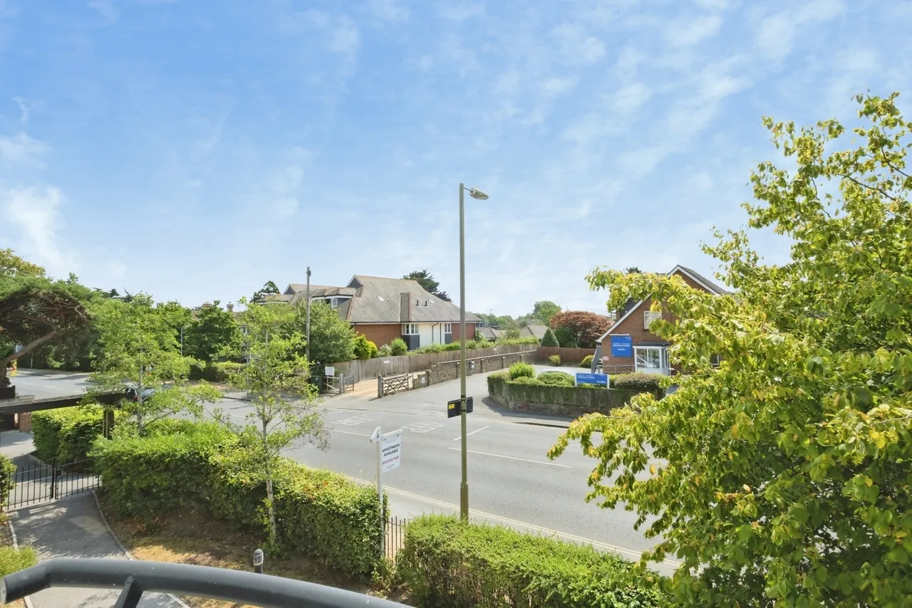 Avenue Road, Lymington, SO41, photo 18