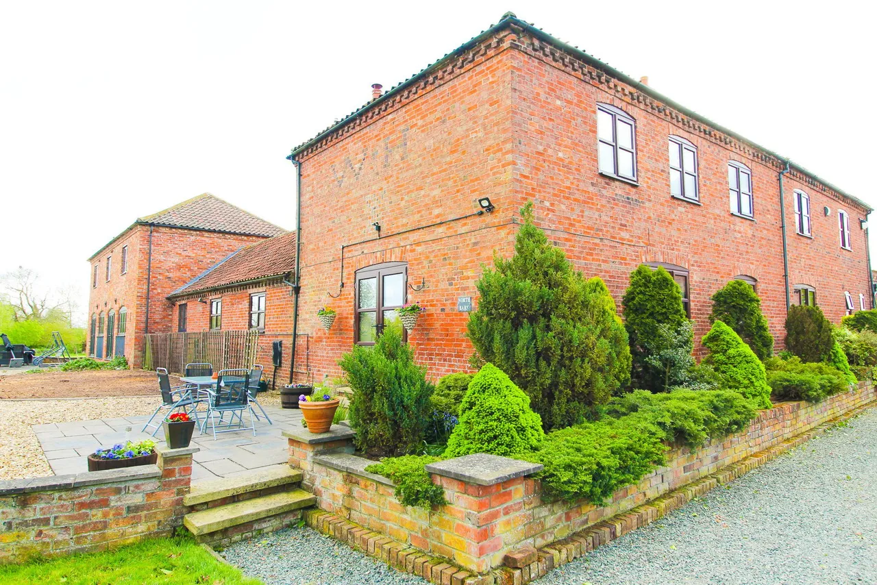 3 bed barn conversion for sale — Heapham, Gainsborough, Lincolnshire, DN21 5PT