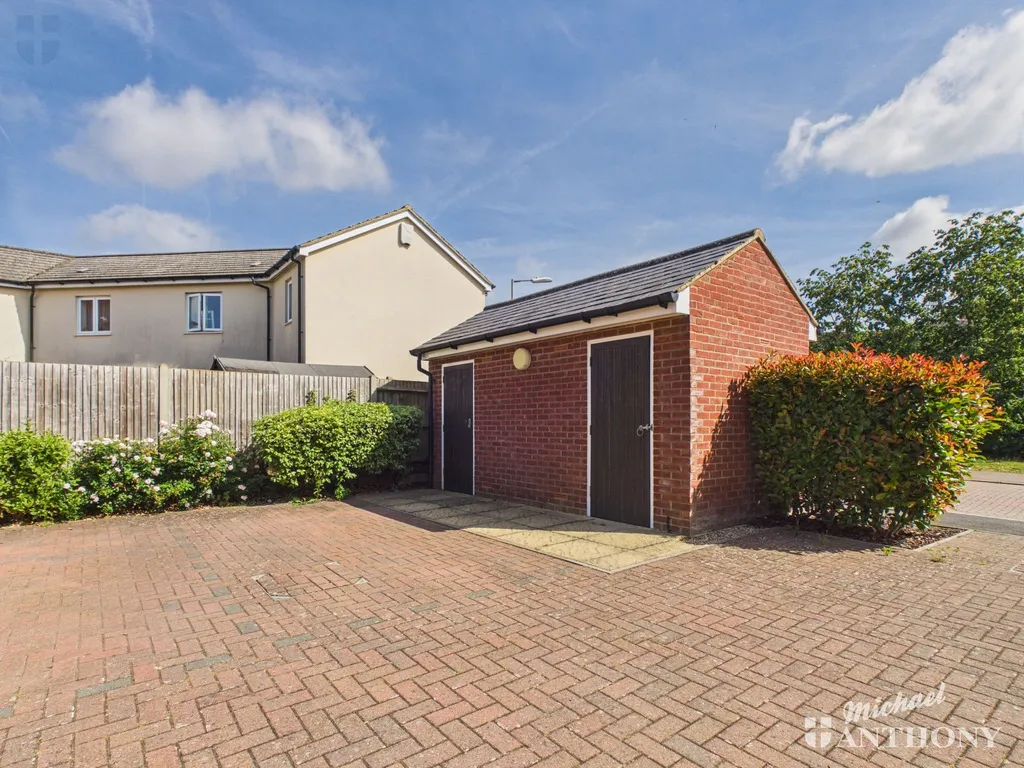 Grenadier Path, Aylesbury, HP18 0GR, photo 12