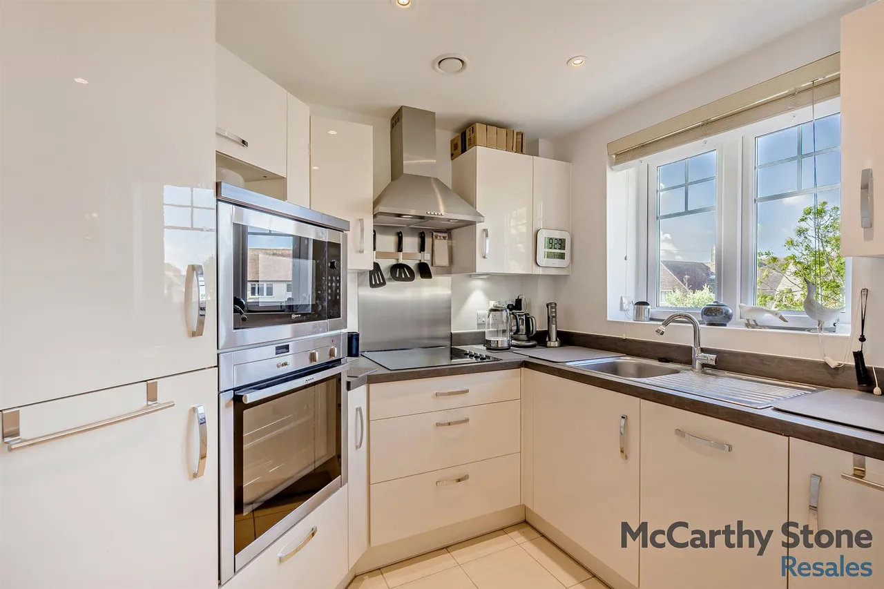 Raglan Road, Frinton-On-Sea, CO13, photo 13