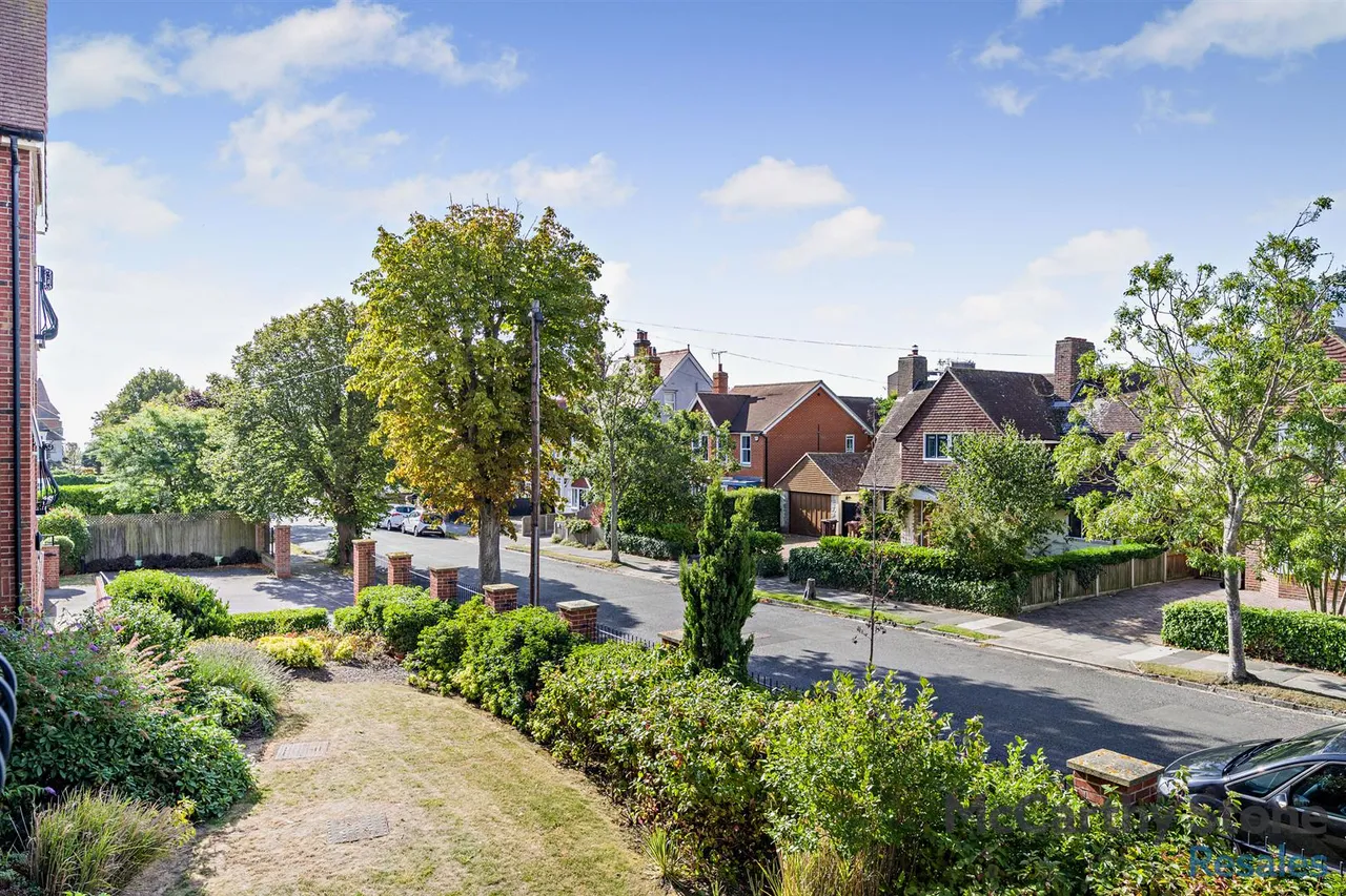 Raglan Road, Frinton-On-Sea, CO13, photo 3