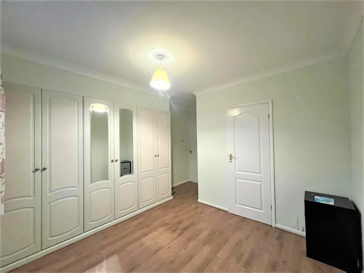 Acacia Road, Staines-upon-Thames, photo 6
