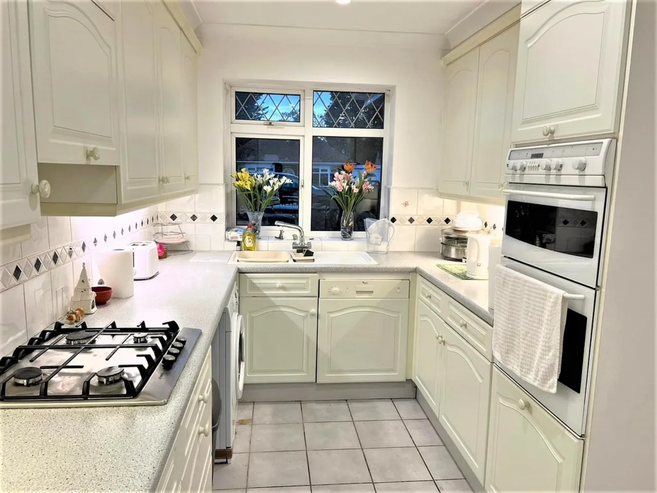 Acacia Road, Staines-upon-Thames, photo 2