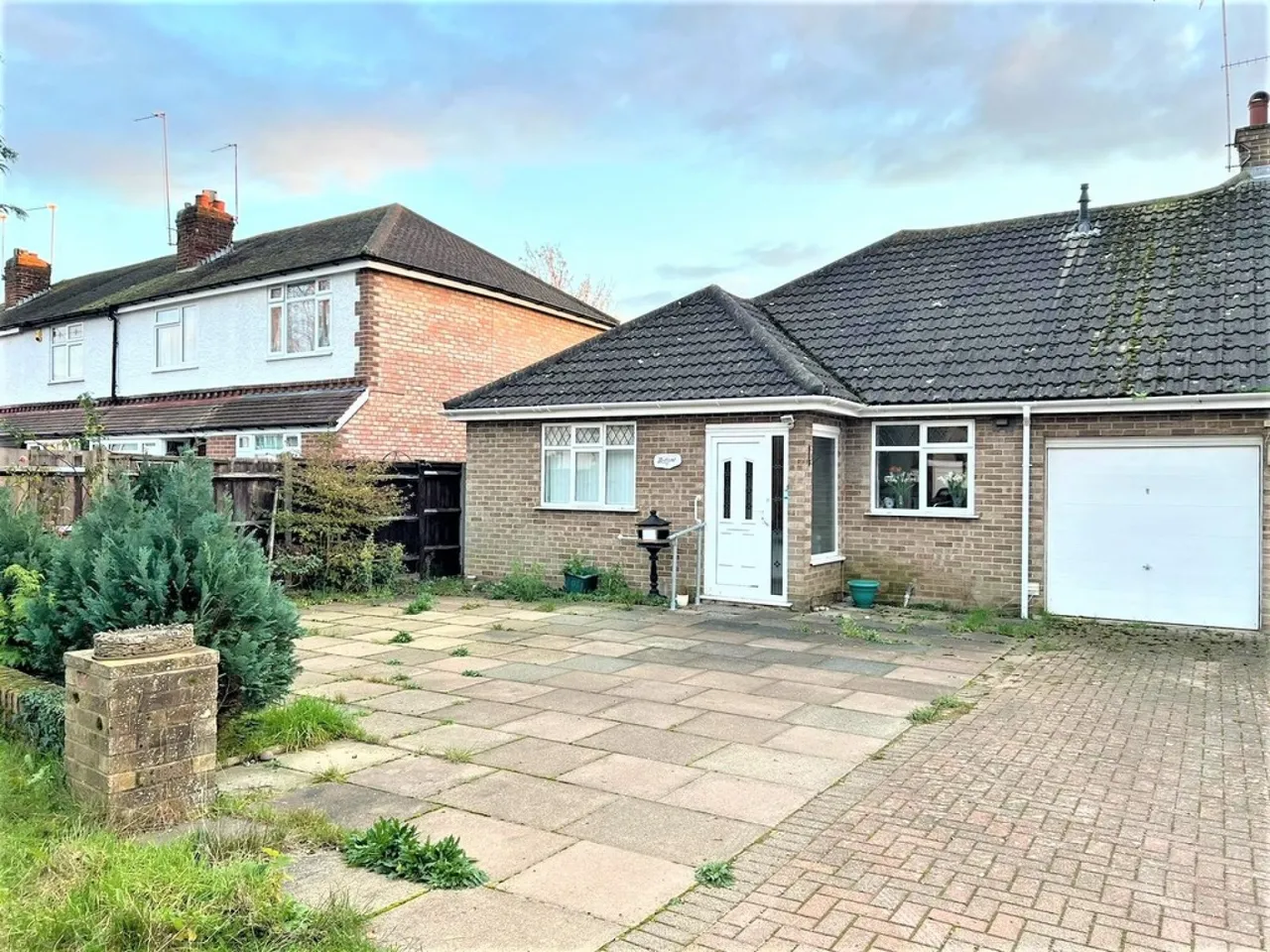 2 bed house for sale, Acacia Road, Staines-upon-Thames