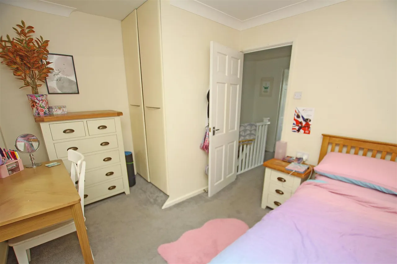 Gunville Crescent, Bournemouth, photo 8