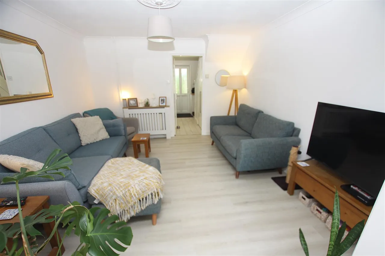 Gunville Crescent, Bournemouth, photo 3