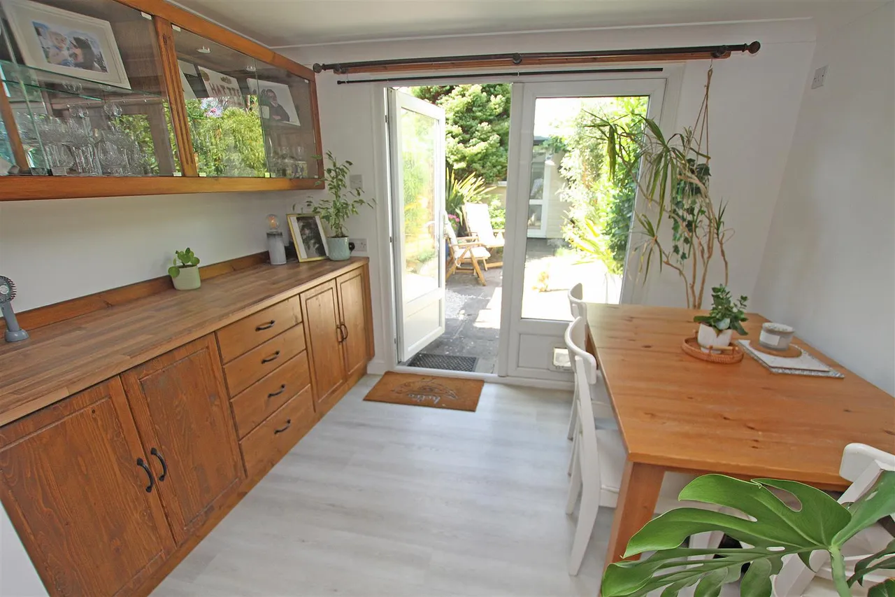 Gunville Crescent, Bournemouth, photo 4