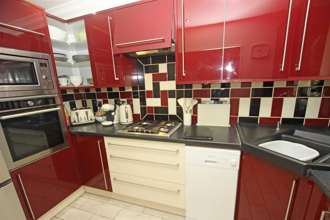 Gunville Crescent, Bournemouth, photo 6