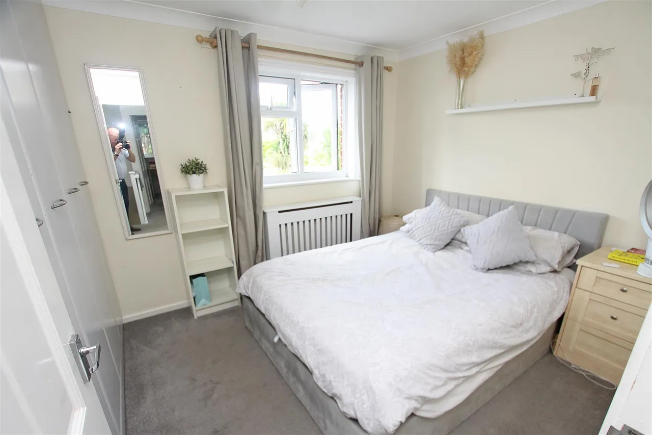Gunville Crescent, Bournemouth, photo 7