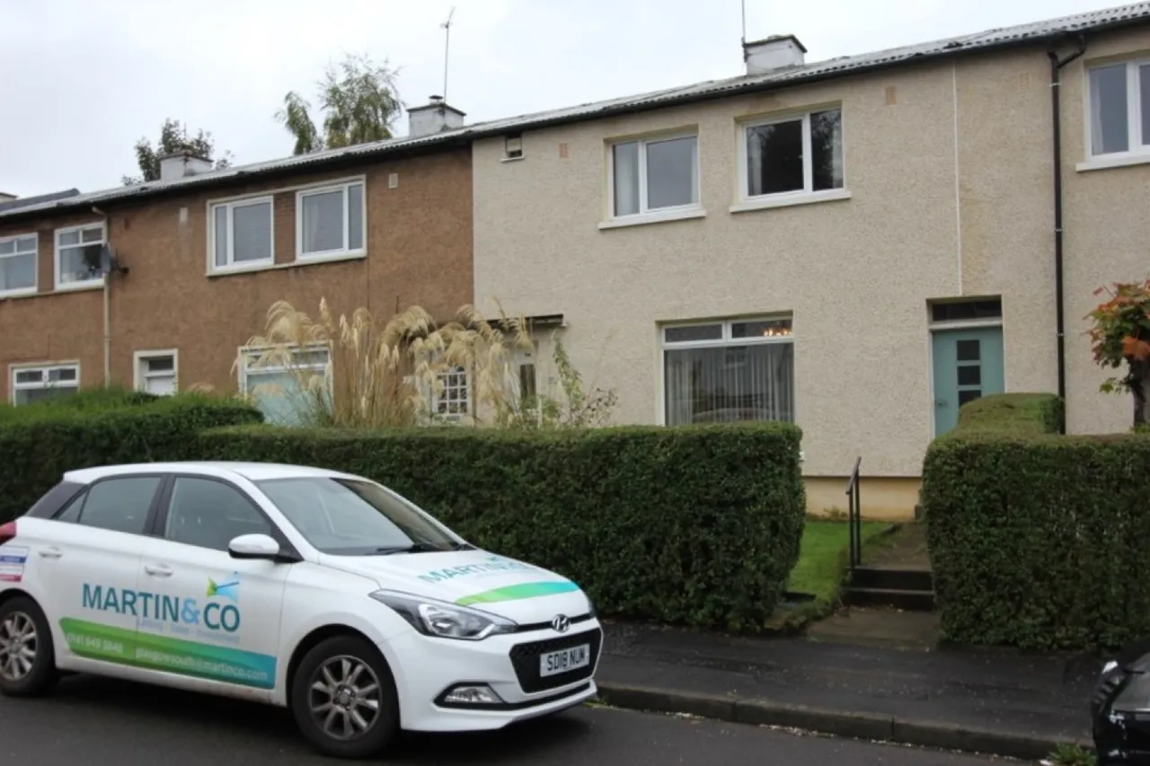 3 bed house for sale — 82 Stoneside Drive