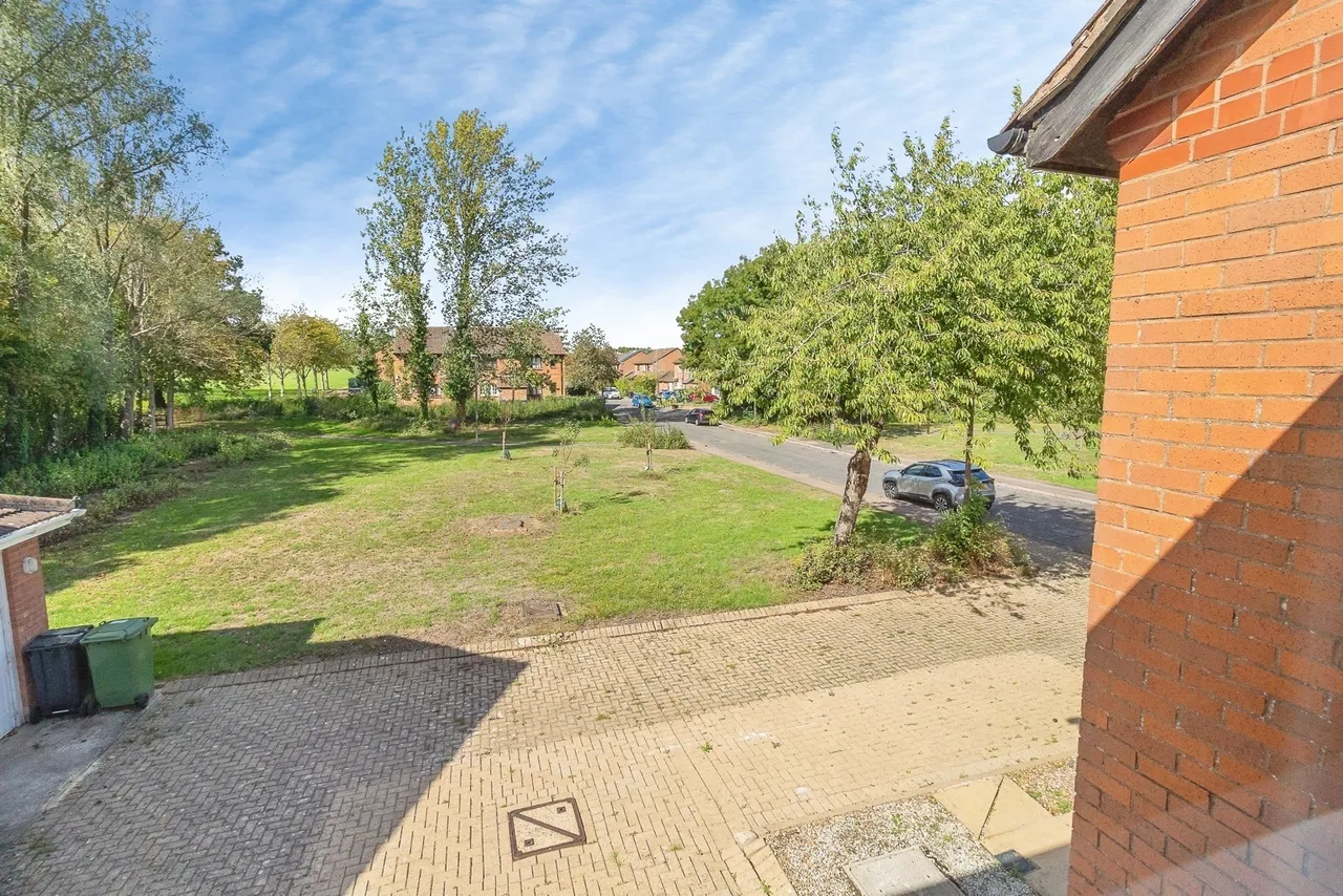 Downland, Two Mile Ash, Milton Keynes, Buckinghamshire, MK8, photo 2