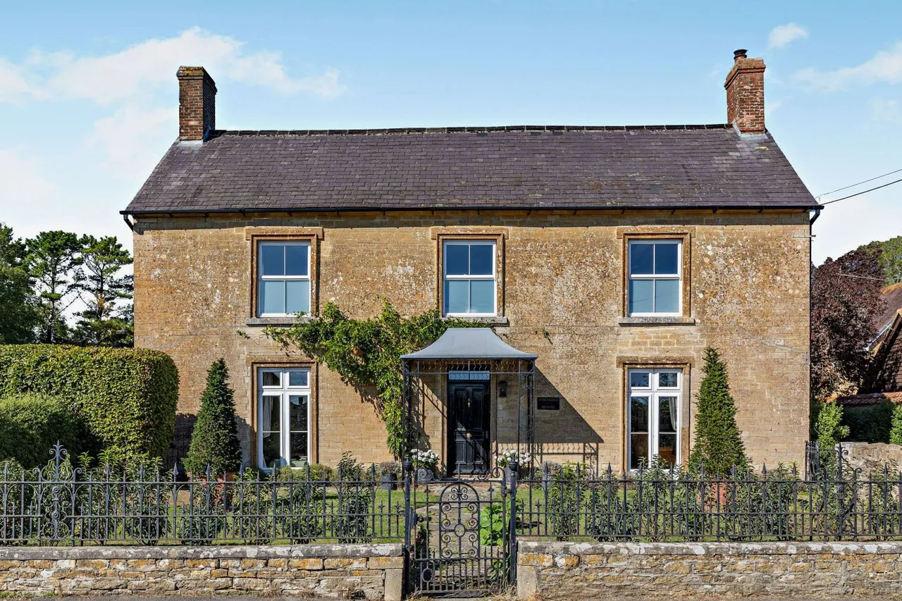 5 bed house for sale, New Street, Marnhull, DT10