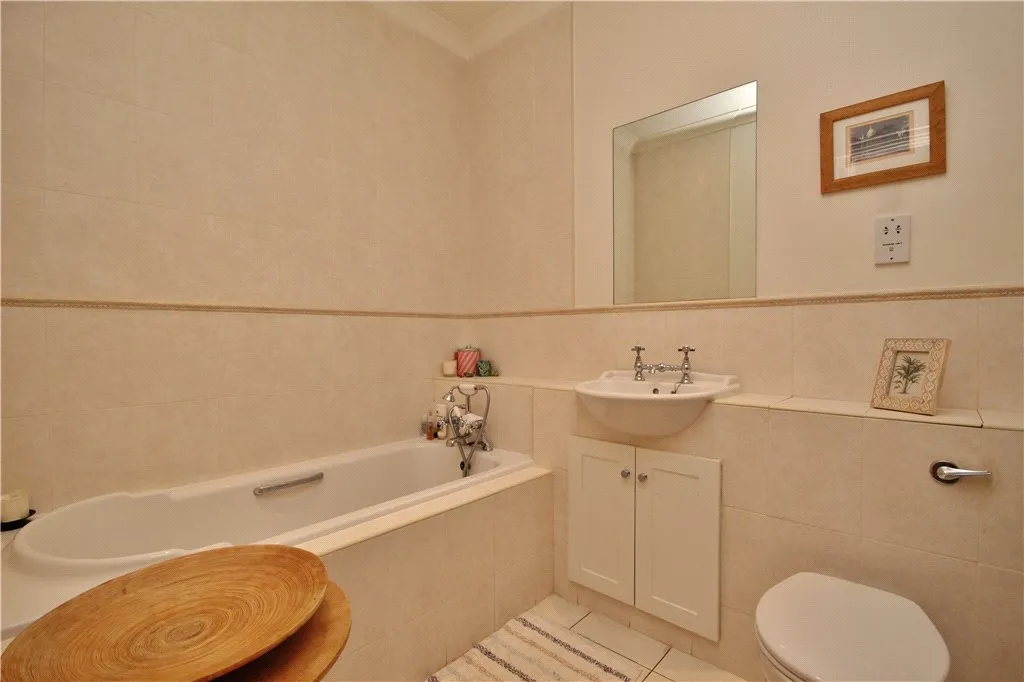 Upper Edgeborough Road, Guildford, GU1, photo 5