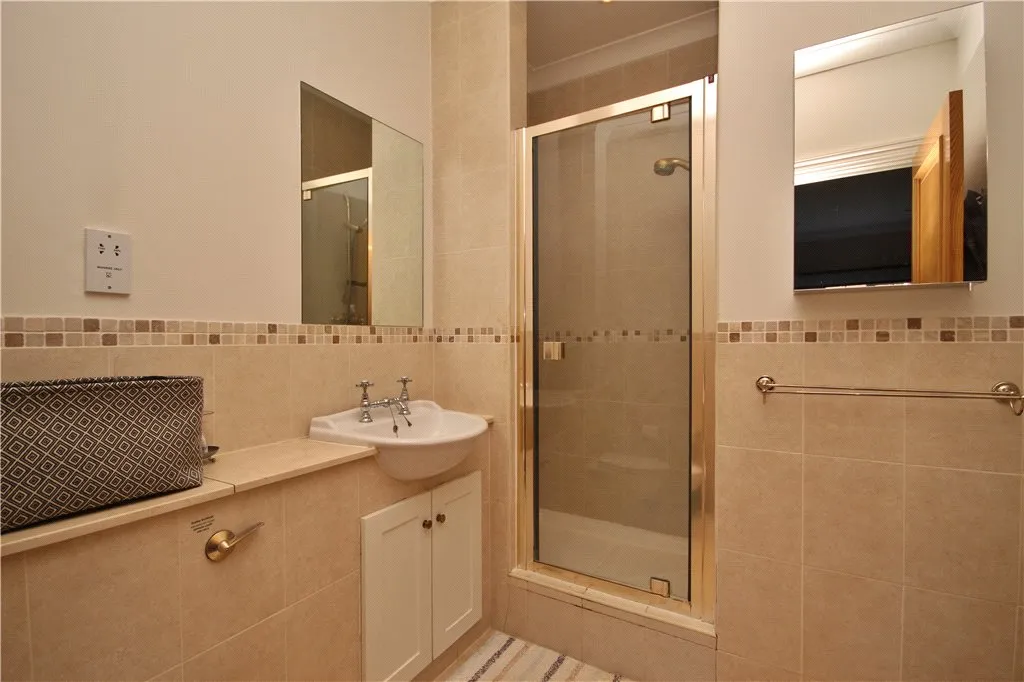 Upper Edgeborough Road, Guildford, GU1, photo 7