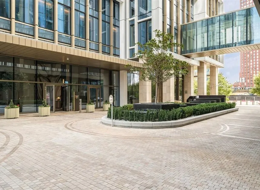 Nine Elms Lane, Nine Elms, SW8, photo 7