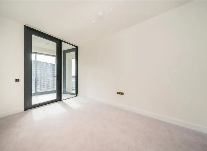 Nine Elms Lane, Nine Elms, SW8, photo 4