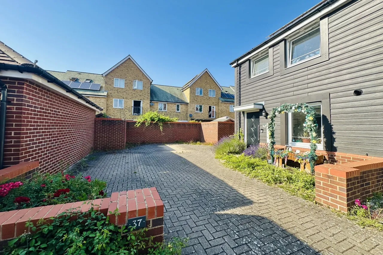 Grant Drive, Church Crookham, Fleet, Hampshire, GU52 8AL, photo 9