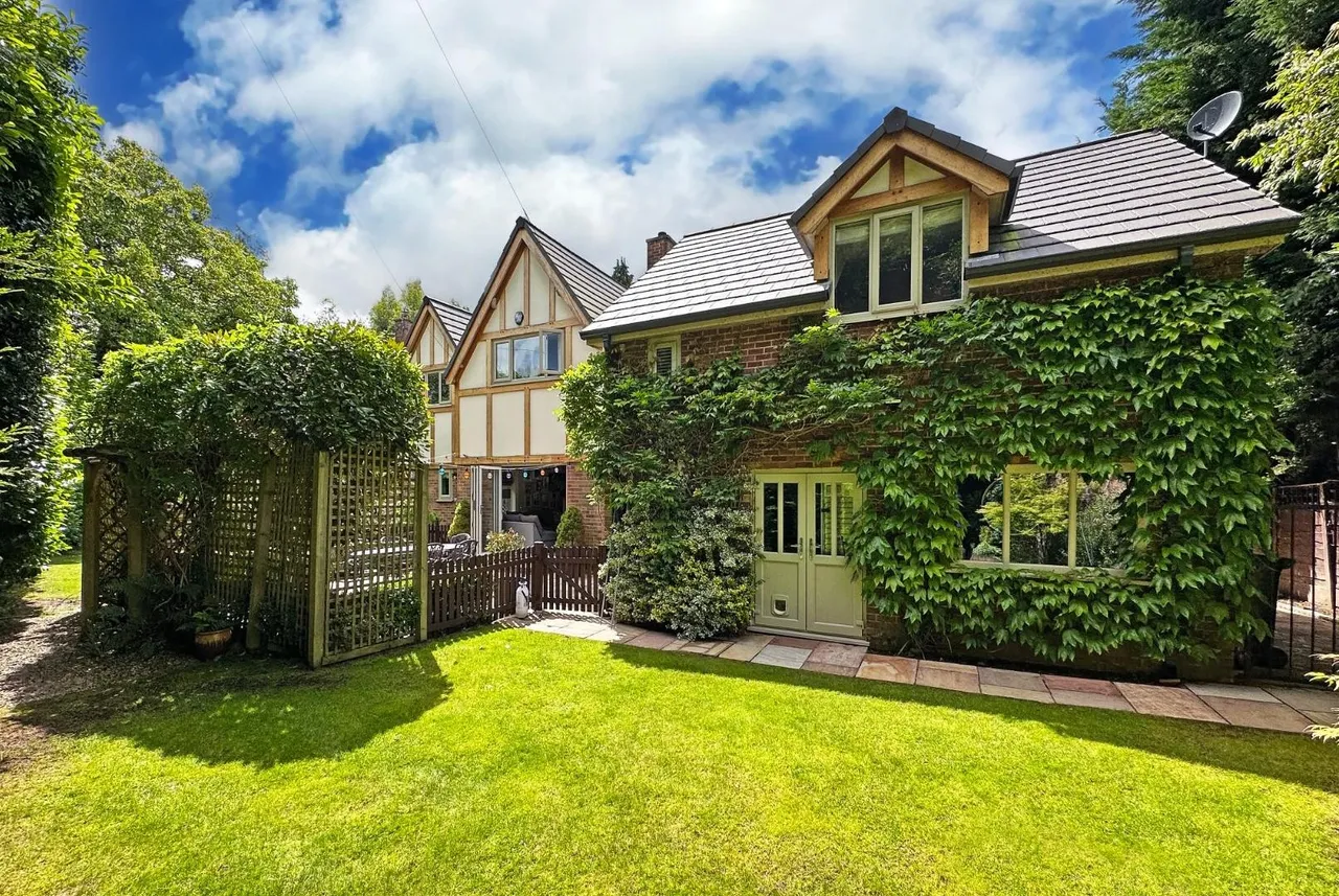 Hill Top, Hale, Cheshire WA15 0NN, photo 16